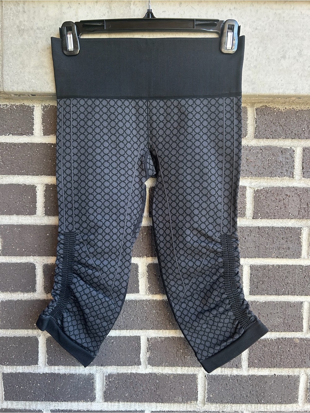 Lululemon In the Flow ll Geo Soul Cinched Ruched Cropped Leggings / Size 4
